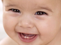 Как ухаживать за первыми зубами малыша?