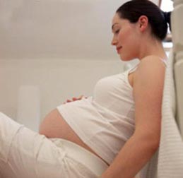 Почему появляются отеки во время беременности?